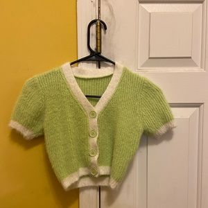 Green & White Contrast Binding Button Front Short-Sleeve Fashion Crop Top(SHEIN)